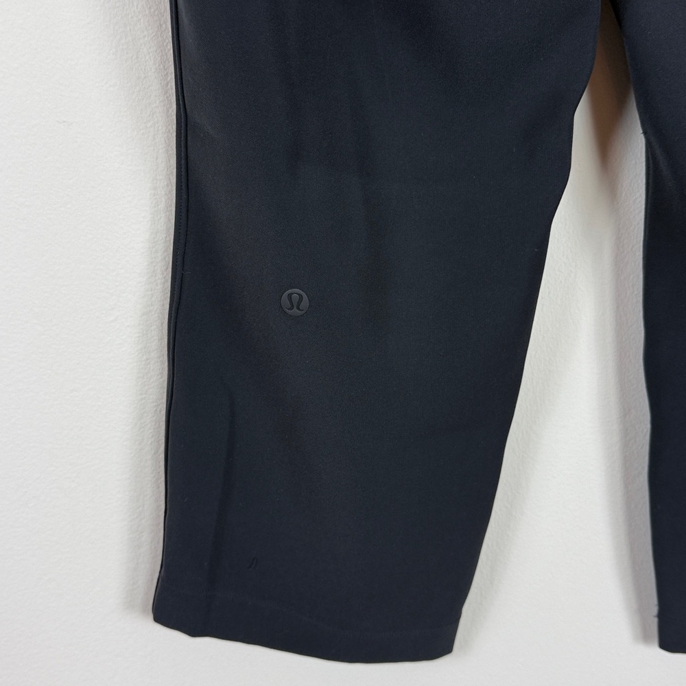 Lululemon On The Fly Crop Woven Pants 23” in Black Size 6 - Picture 7 of 10